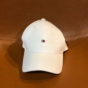 Tommy Hilfiger hat